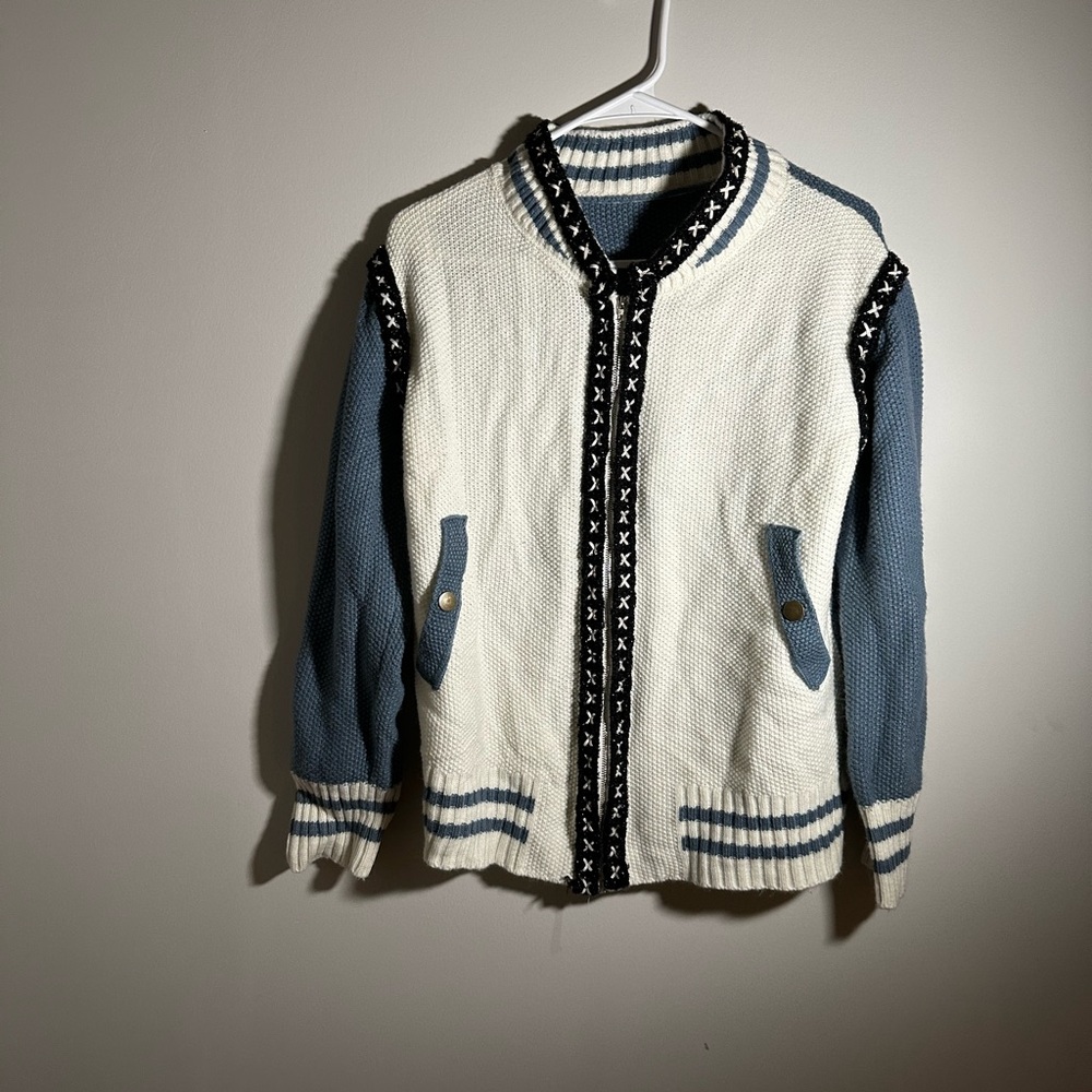 Chic Knit Cardigan with Patterned Trim